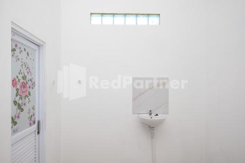 Elma Guesthouse YIA KulonProgo Yogyakarta Mitra RedDoorz in Yogyakarta