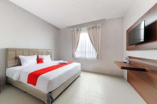 RedDoorz Plus Near Kebun Raya Bogor in Batutulis