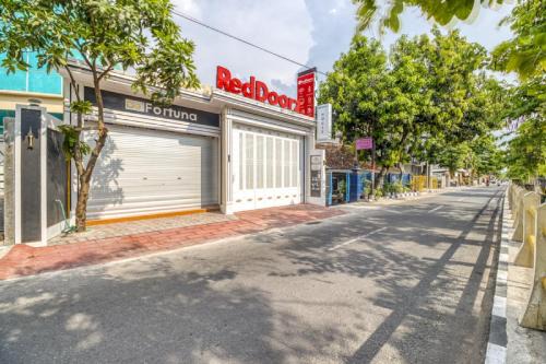 RedDoorz Plus near Gembira Loka Zoo 2 in Yogyakarta