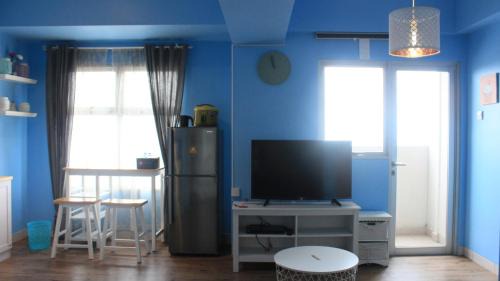 Modern 2BR Apartment at Newton Residence Bandung By Travelio in Bandung