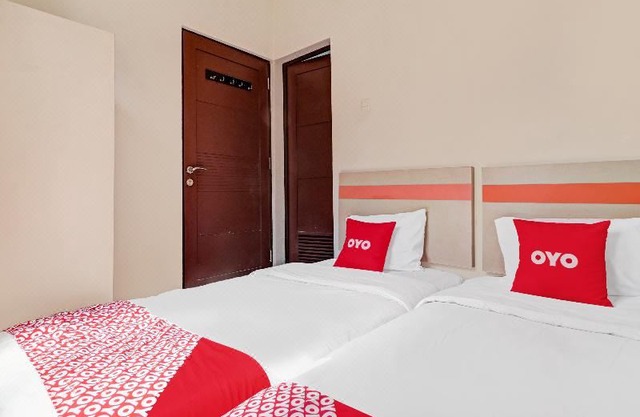OYO 90452 Pillow Inn in Telukjambe
